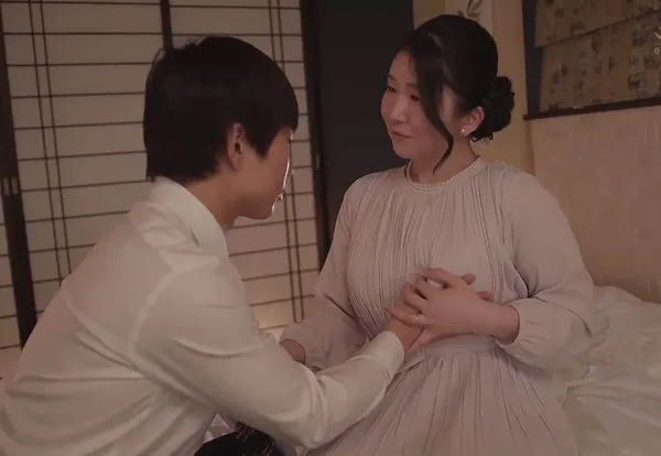 sex hiếp dâm khi ngủ Món quà bất ngờ của má kế cho cậu con trai vừa mới tốt nghiệp ra trường