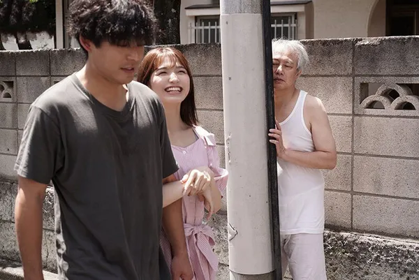 sex rên dâm đôi Cô vợ Người chồng trẻ chuyển đến nơi ở mới nào ngờ bị gã vô gia cư theo dõi